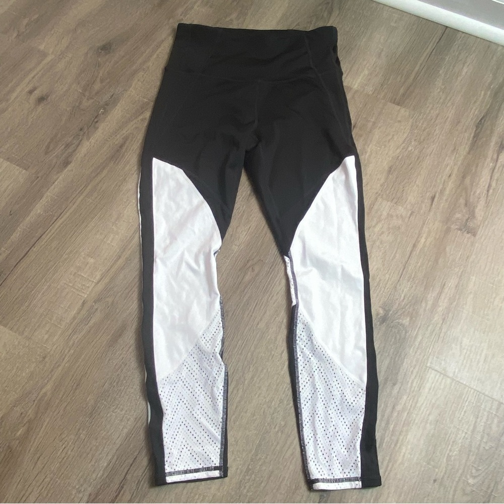 Athleta High Rise Precision 7/8 Legging Tight Black White Workout Size Small